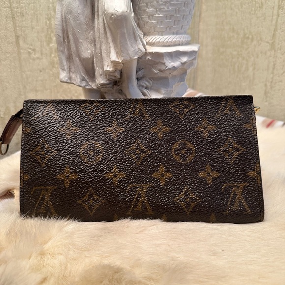 Louis Vuitton Handbags - Louis Vuitton monogram wristlet
